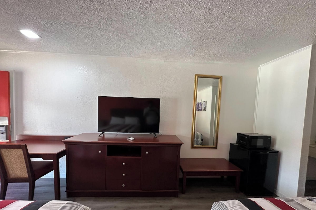 Individuell dekoriert, individuell eingerichtet, Schreibtisch