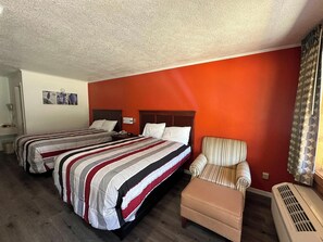 Individuell dekoriert, individuell eingerichtet, Schreibtisch