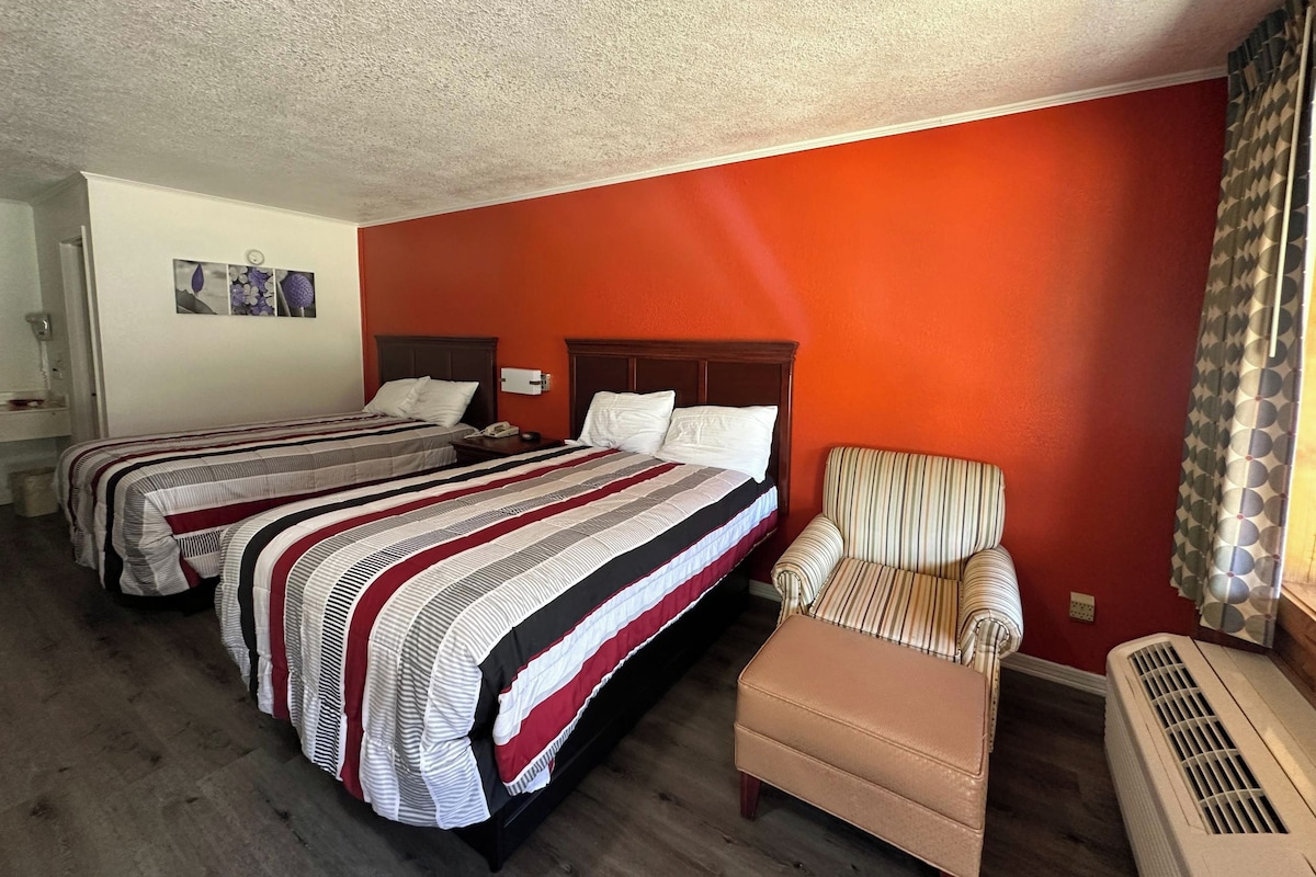 Bàn, bàn ủi/dụng cụ ủi quần áo, truy cập Internet không dây miễn phí 