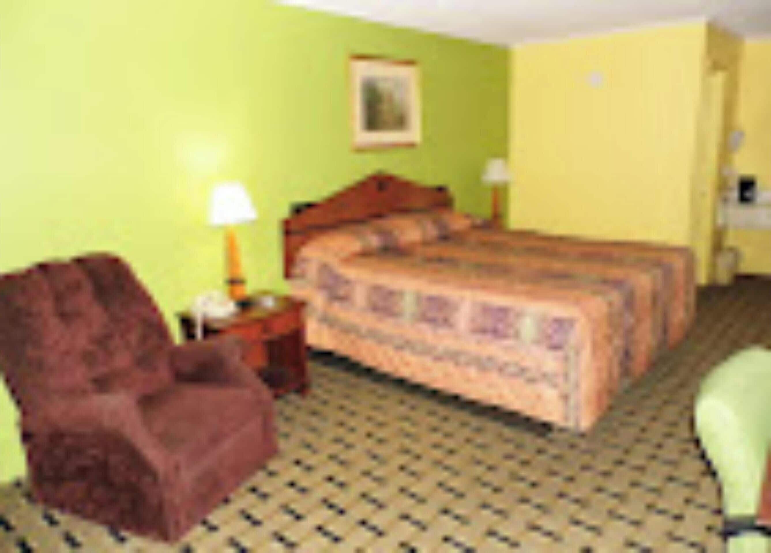 각각 다른 스타일의 인테리어, 각각 다르게 가구 비치, 책상, 다리미/다리미판