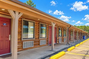 Parking - American Inn Motel by Capital O Camden AL (Camden)