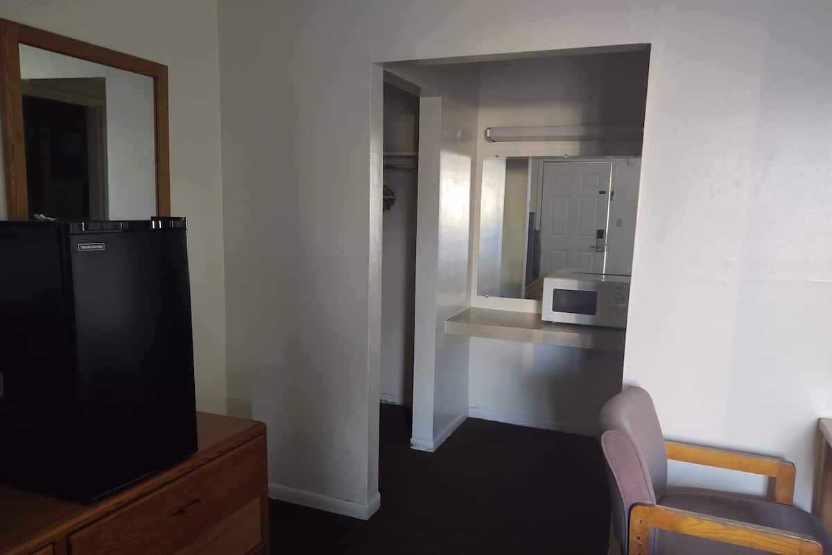 Desk, iron/ironing board, free WiFi