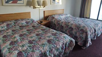 標準客房, 2 張標準雙人床, 非吸煙房 | 書桌、熨斗/熨衣板、免費無線上網