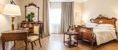 Suite júnior | 1 dormitori, caixa forta a l'habitació, escriptori i cortines opaques