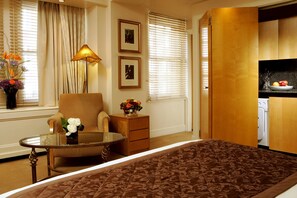 In-room safe, desk, iron/ironing board, free cots/infant beds - Ascott Mayfair London (London)