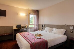 1 chambre, bureau, fer et planche à repasser, Wi-Fi gratuit