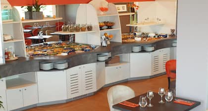 Brit Hotel Les Evens
