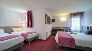 Family Room | Desk, iron/ironing board, free WiFi, bed sheets