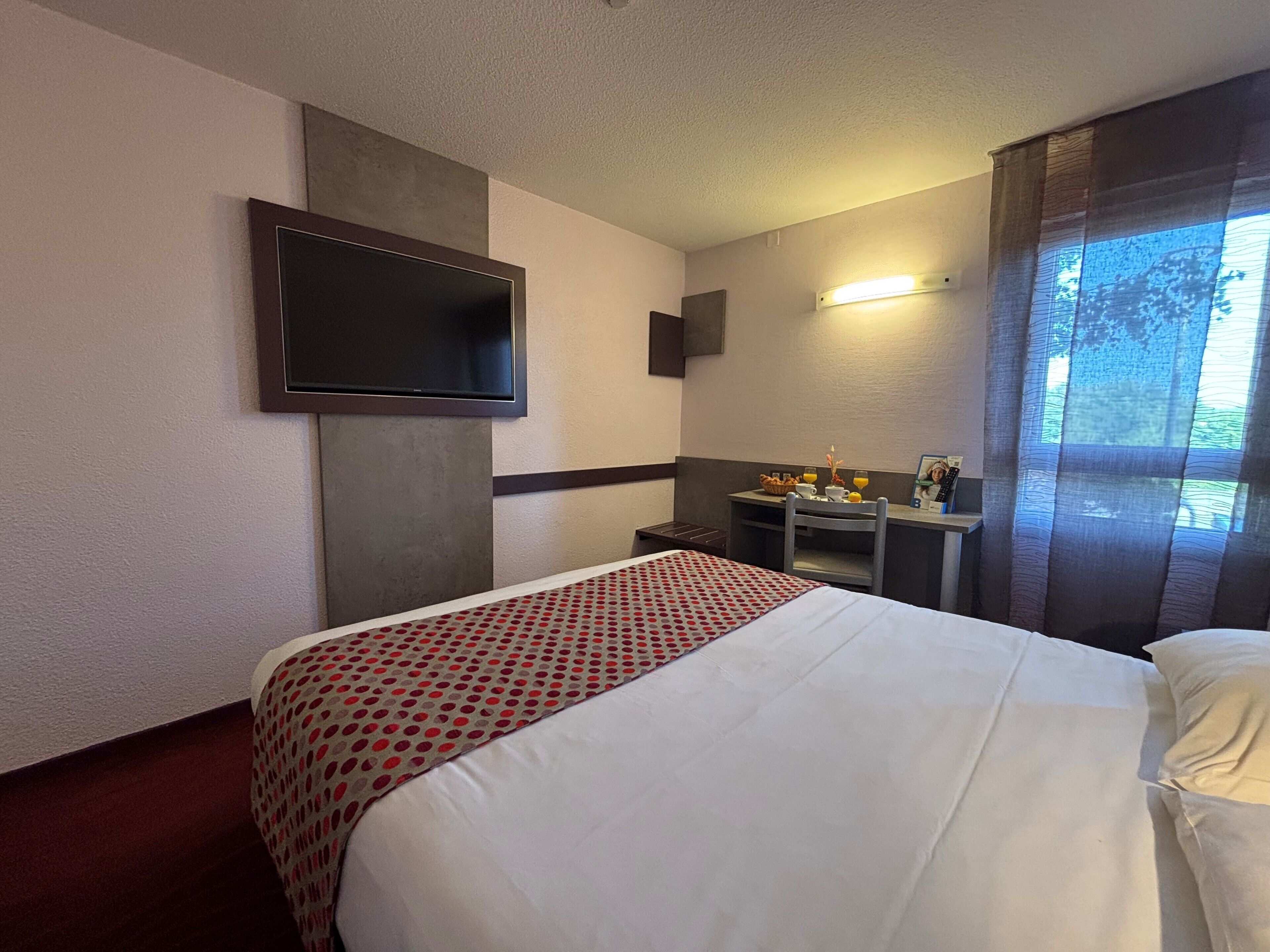 double room | desk, iron/ironing board, free wifi, bed sheets