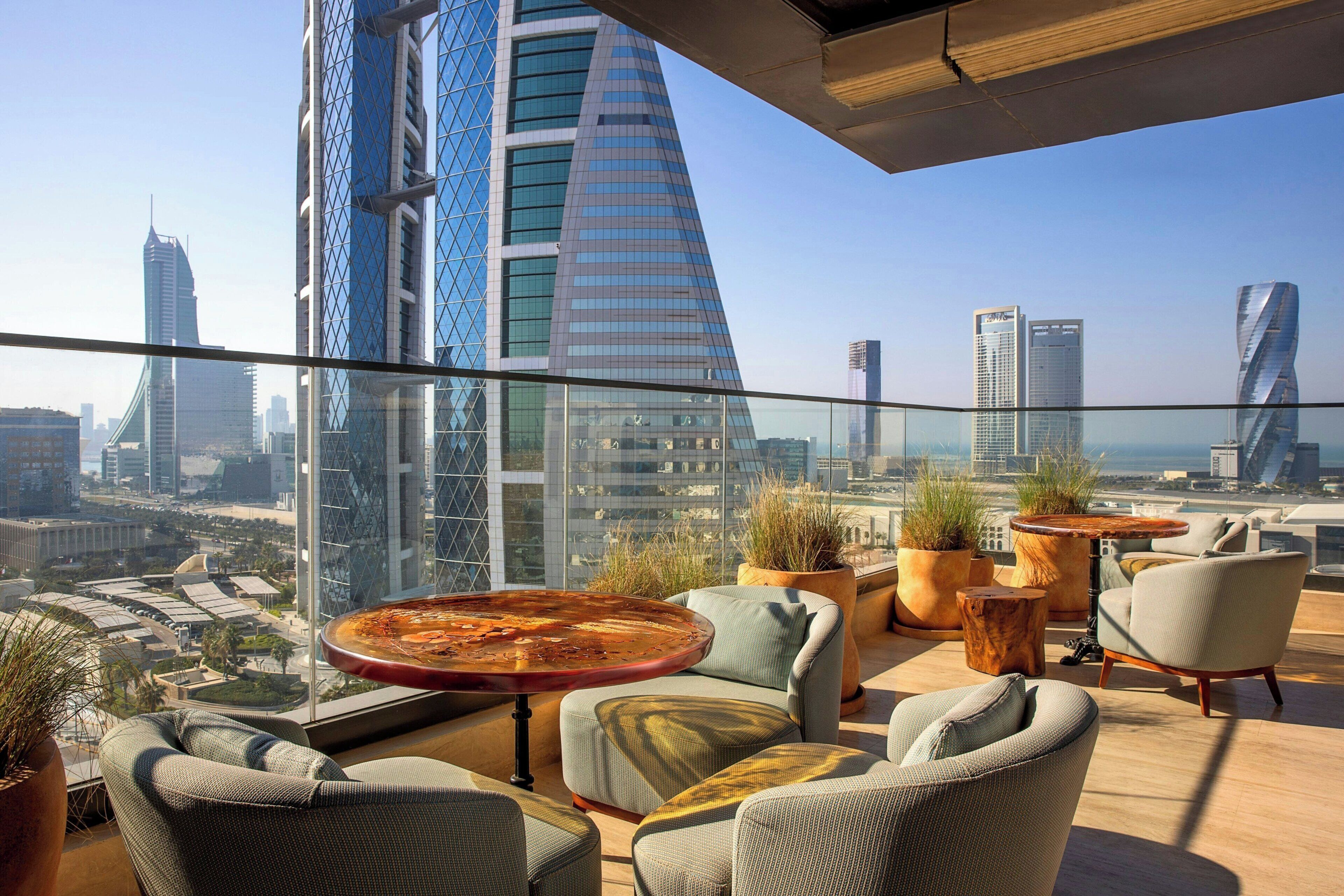 3 restauranter, frokost og lunsj serveres, persiske/iranske retter