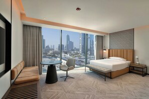 Premium bedding, minibar, in-room safe, iron/ironing board - Sheraton Bahrain Hotel (Manama)