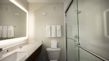 Chambre, 2 grands lits, non-fumeur (Leisure) | Coffre-fort, bureau, espace de travail pour ordinateurs portables