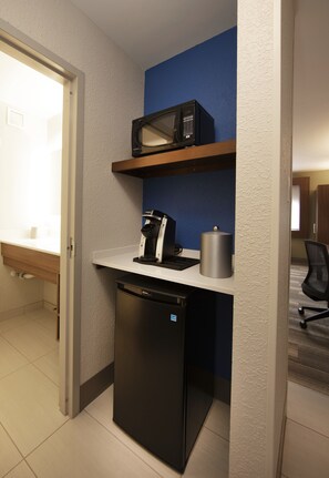 A compact kitchenette with a microwave, coffee maker, and a small refrigerator. - Holiday Inn Express Athens by IHG (Athens)