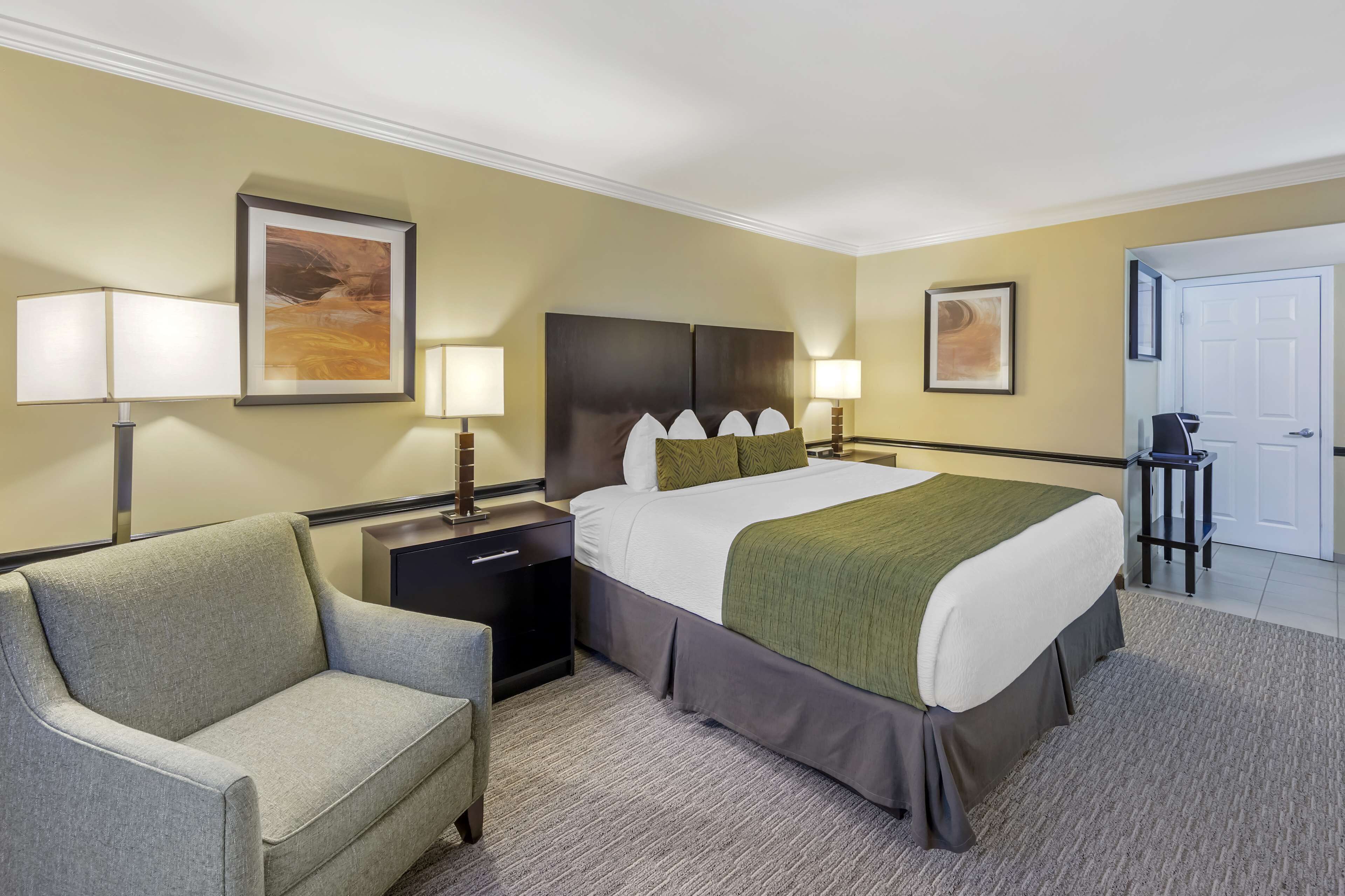 premium bedding, in-room safe, individually decorated