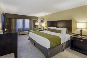 Premium bedding, individually decorated, individually furnished, desk - Best Western Canoga Park Motor Inn (Winnetka)