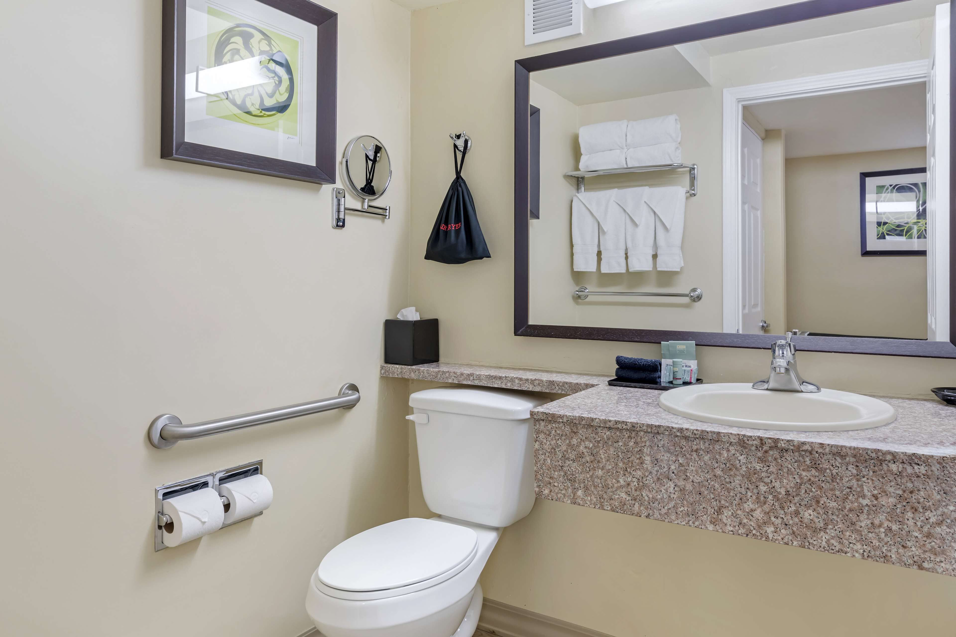 combined shower/bathtub, deep-soaking bathtub, hydromassage showerhead