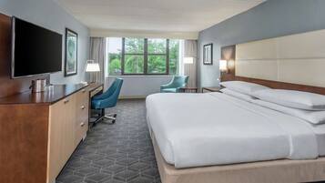 Premium bedding, in-room safe, desk, laptop workspace