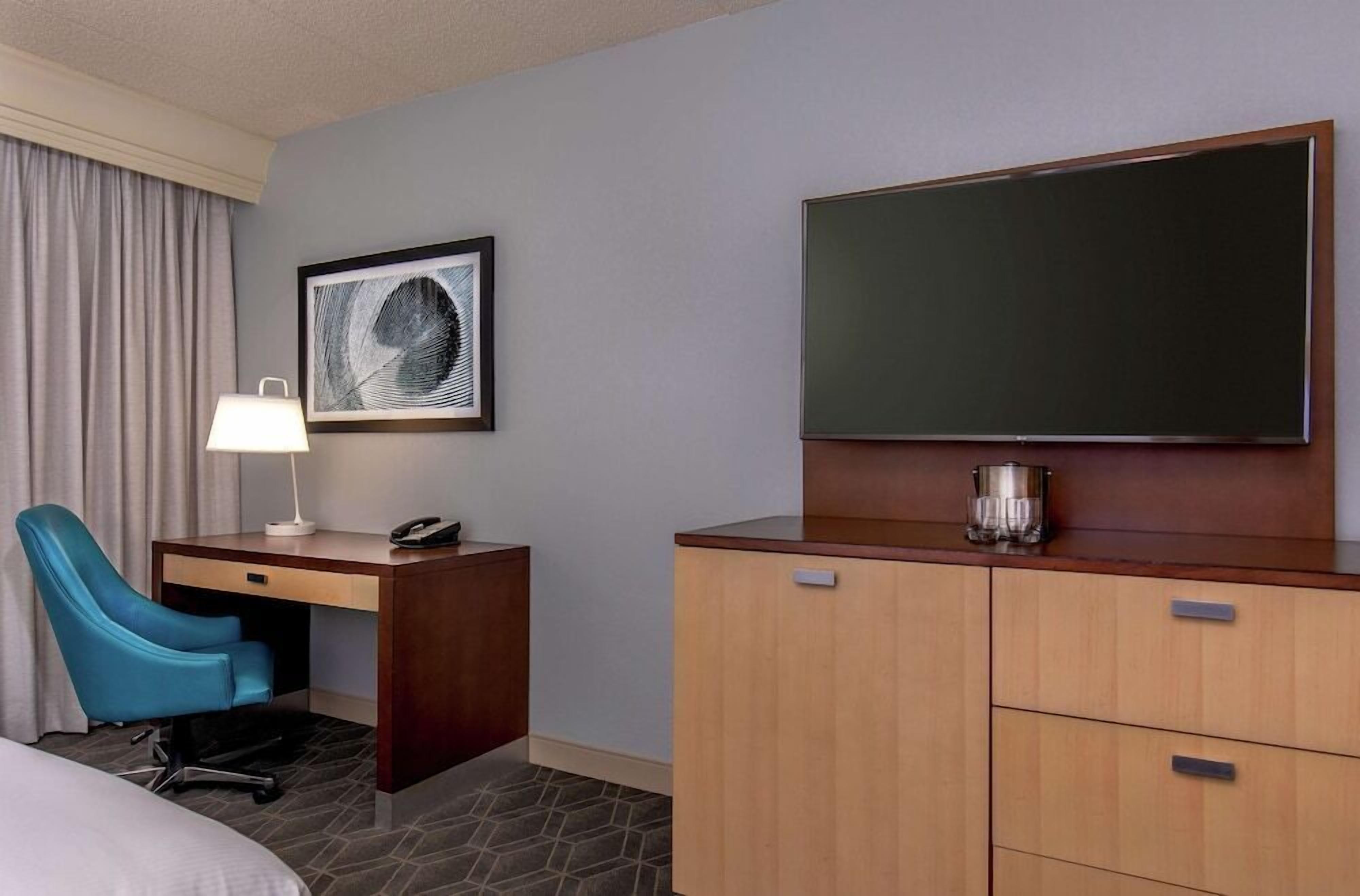 Premium bedding, in-room safe, desk, laptop workspace