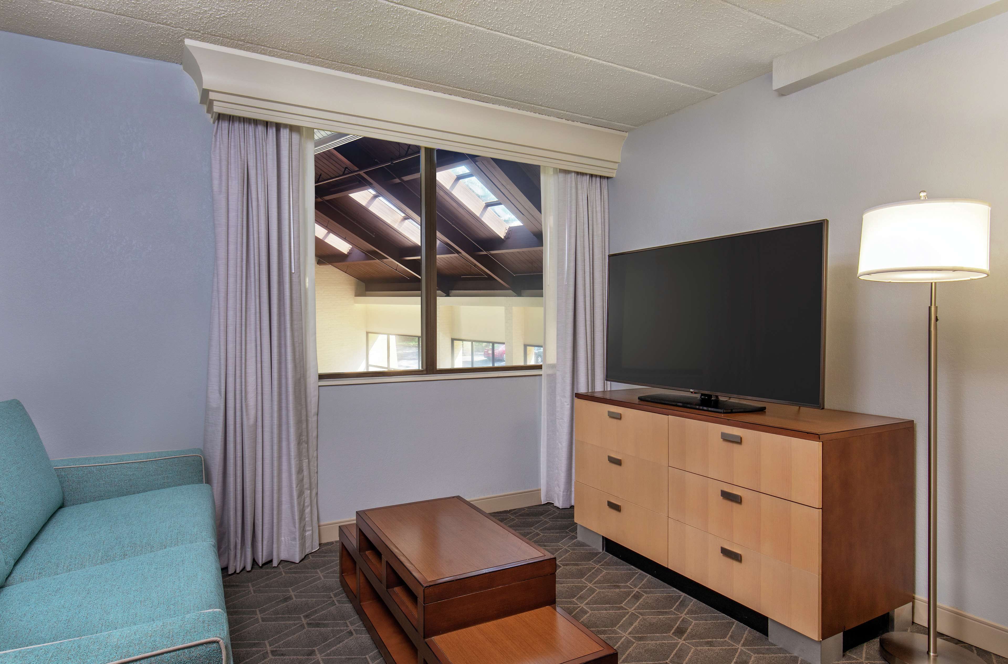 premium bedding, in-room safe, desk, laptop workspace