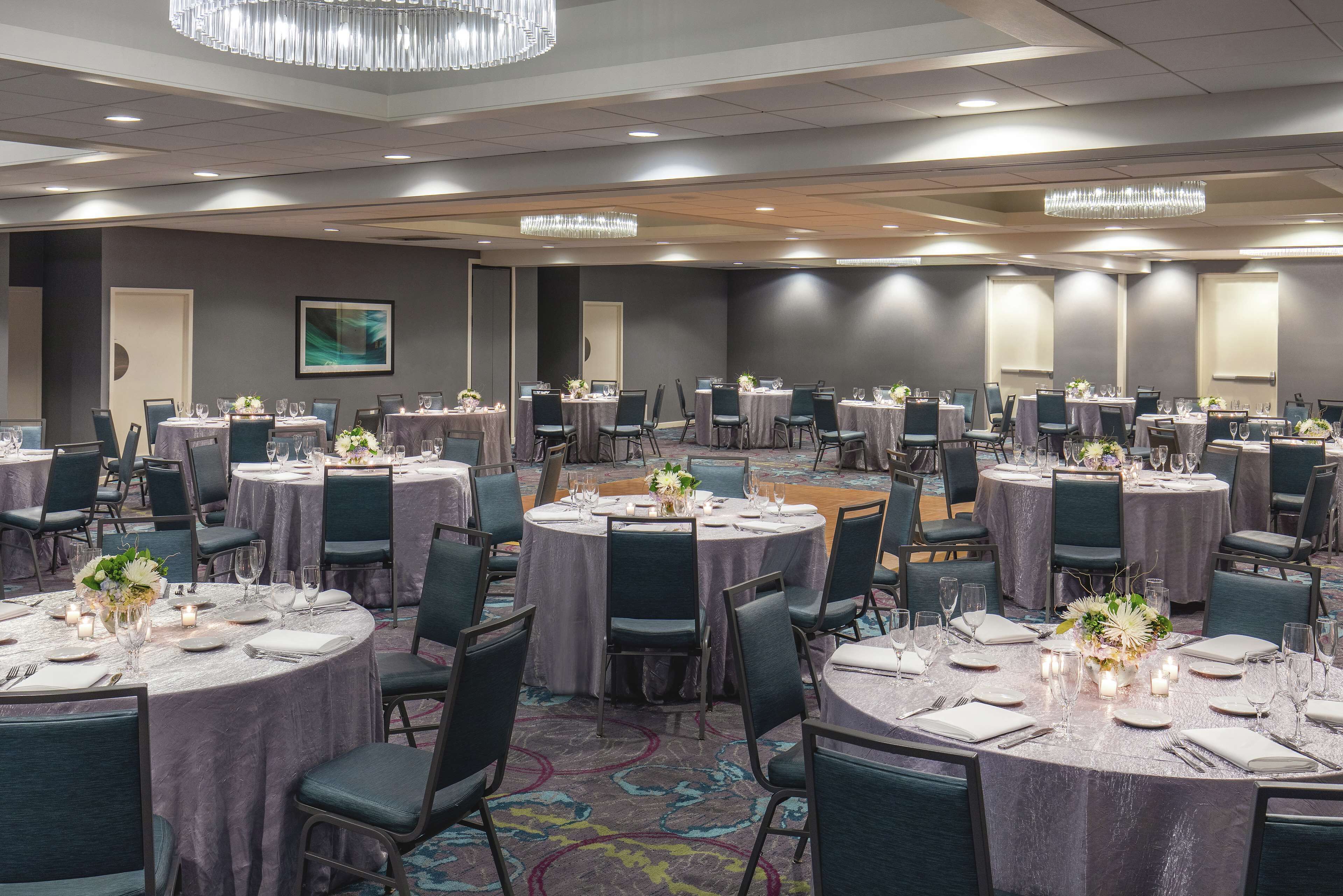 breakfast, lunch, dinner served; american cuisine