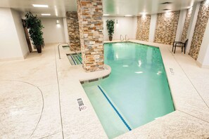 Una piscina cubierta