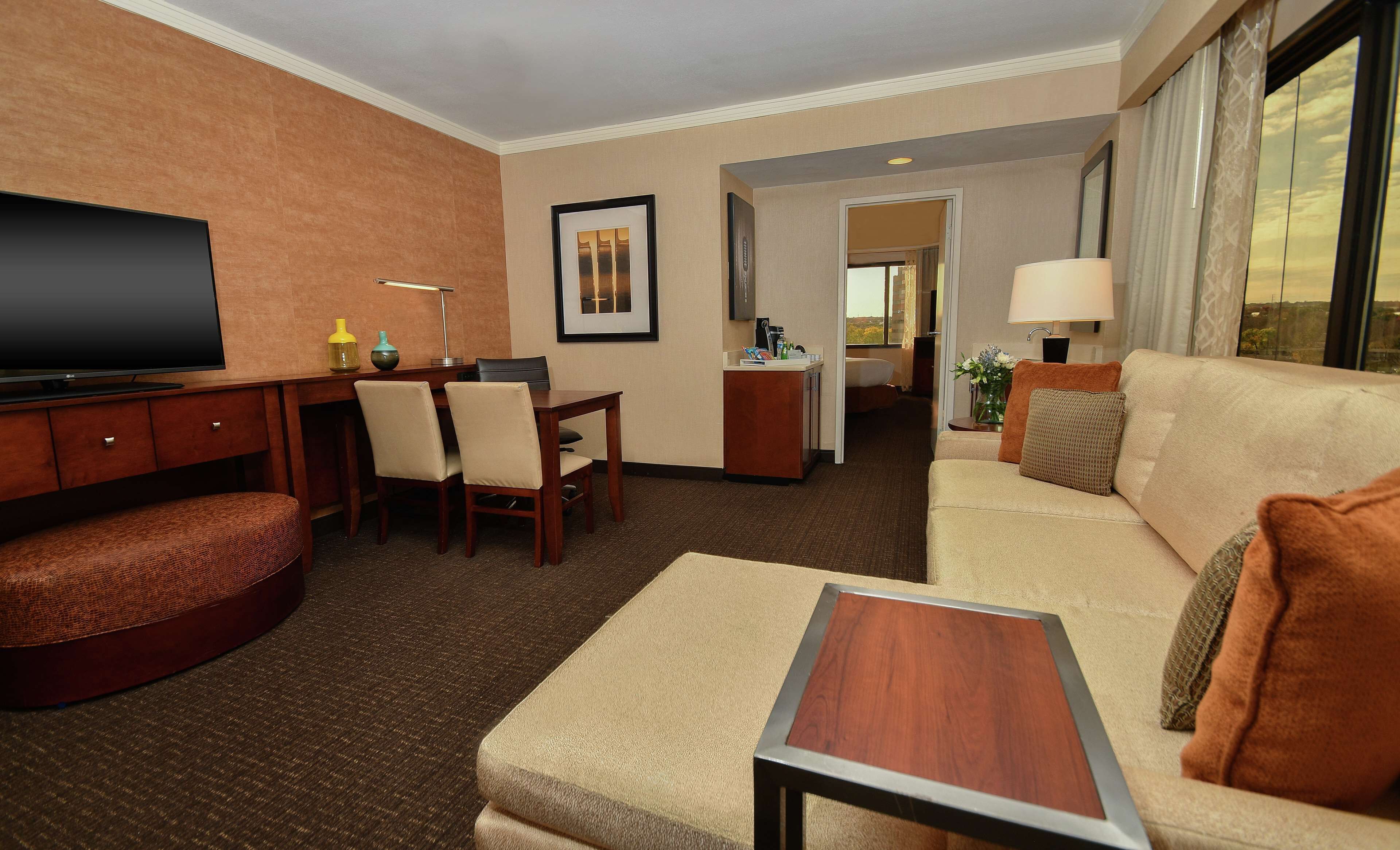 Premium Suite, 1 King Bed | Premium bedding, pillowtop beds, in-room safe, desk