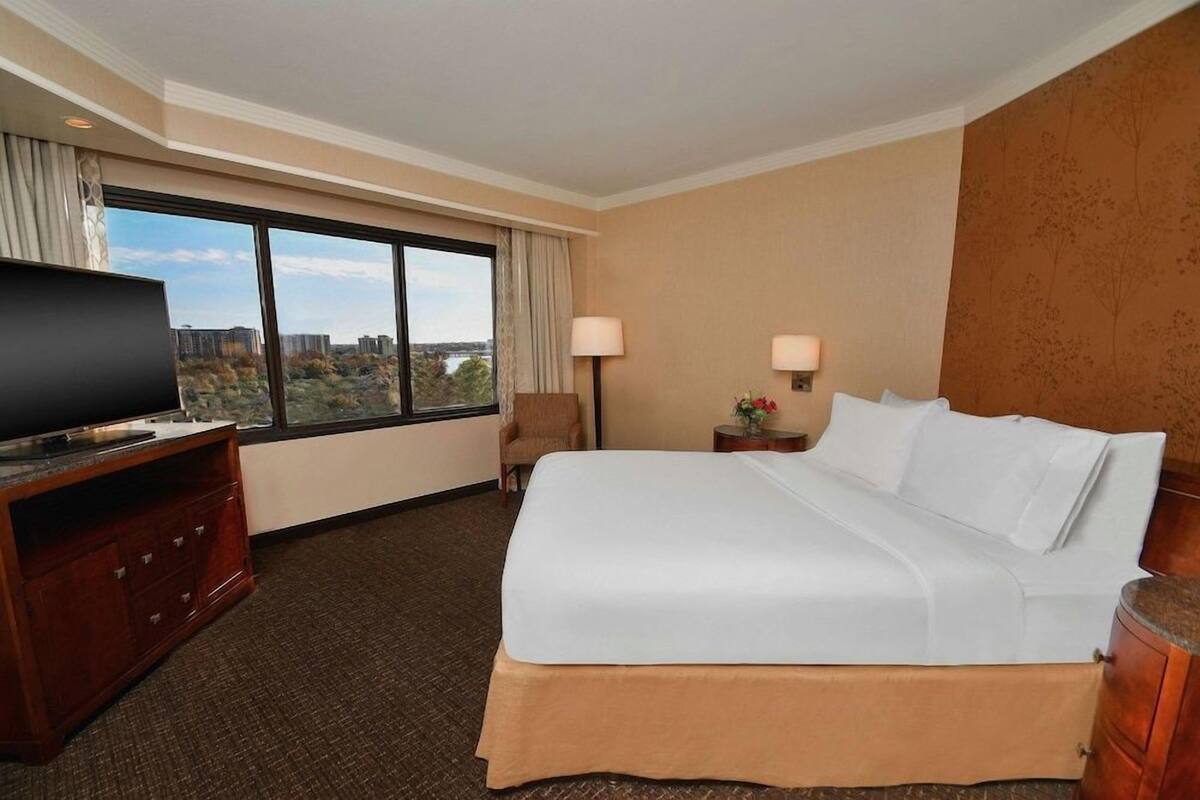 Premium bedding, pillowtop beds, in-room safe, desk