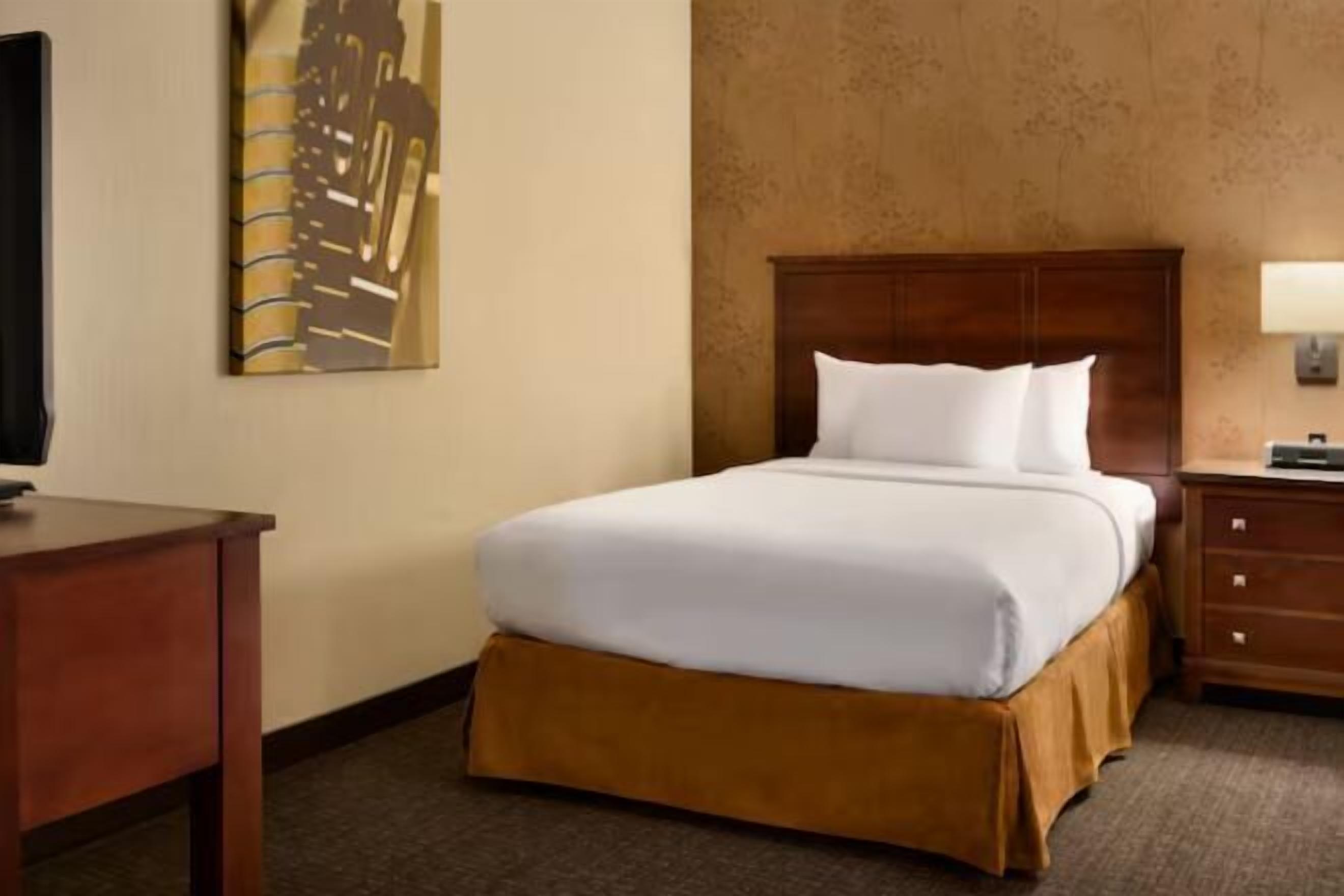 Rúmföt af bestu gerð, rúm með „pillowtop“-dýnum, öryggishólf í herbergi