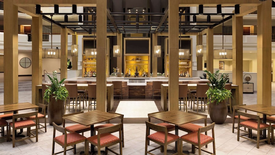 Embassy Suites by Hilton Austin Downtown South Congress