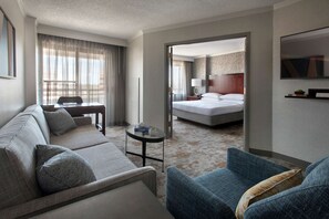 Egyptian cotton sheets, premium bedding, pillow-top beds, in-room safe - Embassy Suites by Hilton Bethesda Washington DC (Bethesda)