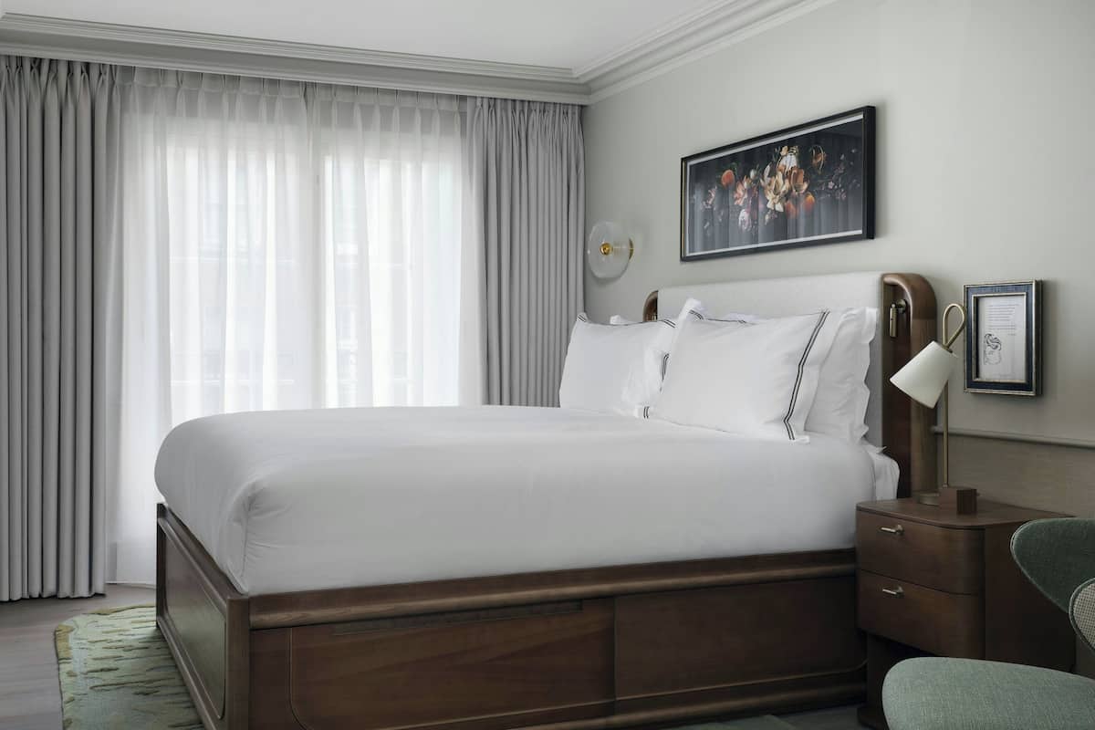 Egyptian cotton sheets, premium bedding, Select Comfort beds, minibar