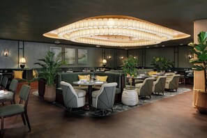 2 restaurants, breakfast, lunch, dinner served; British cuisine
