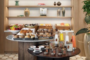 Daily full breakfast (GBP 27 per person)