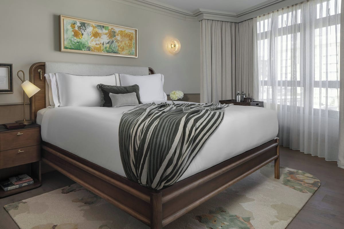 Egyptian cotton sheets, premium bedding, Select Comfort beds, minibar