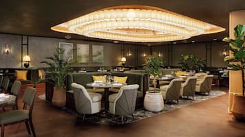 2 restaurants, breakfast, lunch, dinner served; British cuisine