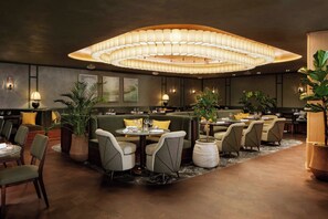 2 restaurants, breakfast, lunch, dinner served; British cuisine