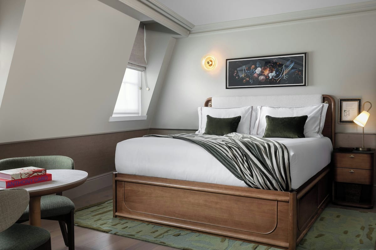 Egyptian cotton sheets, premium bedding, Select Comfort beds, minibar
