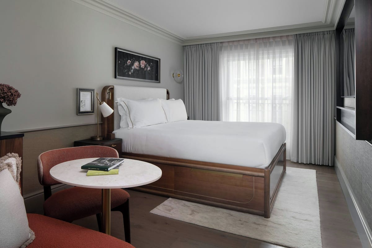 Egyptian cotton sheets, premium bedding, Select Comfort beds, minibar