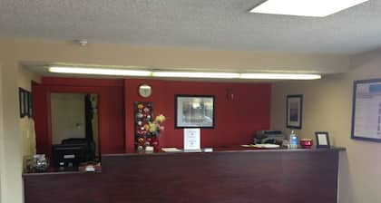 HomeTowne Studios by Red Roof Denver - Lakewood West