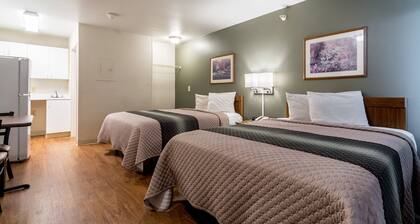 HomeTowne Studios by Red Roof Denver - Lakewood West