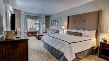 Deluxe Room, 1 King Bed | Hypo-allergenic bedding, pillow-top beds, in-room safe, desk