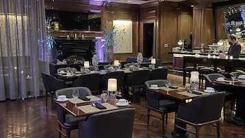 Bữa sáng buffet hàng ngày với phụ phí nhỏ