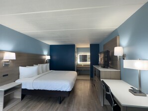 1 bedroom, desk, blackout drapes, free WiFi