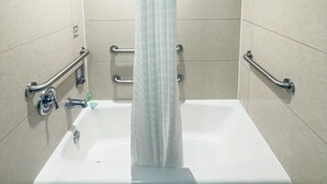 레인폴 샤워기, 무료 세면용품, 타월