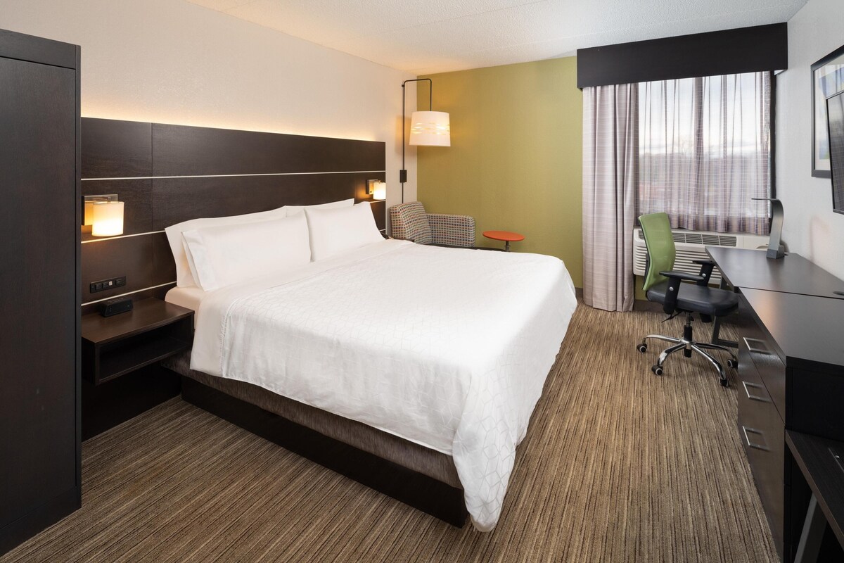 In-room safe, desk, blackout curtains, soundproofing