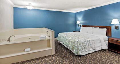 HomeTowne Studios by Red Roof Yuba City Bonanza – Marysville