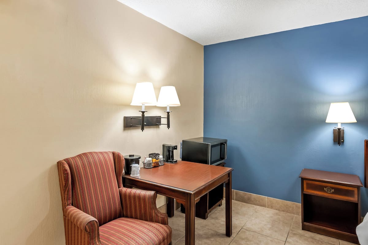Studio, 1 King Bed, Accessible, Non Smoking | 1 bedroom, desk, blackout curtains, iron/ironing board