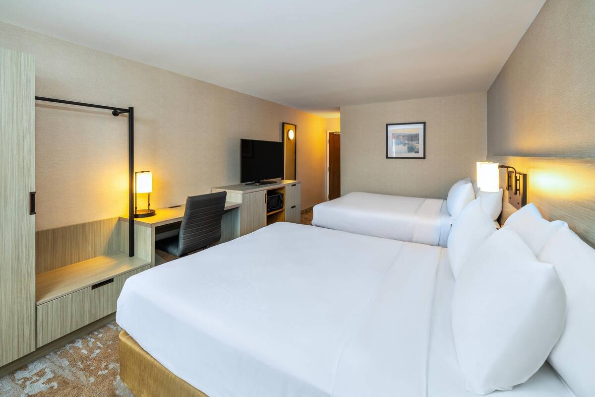 高級寢具、書桌、遮光窗簾/窗簾、熨斗/熨衫板