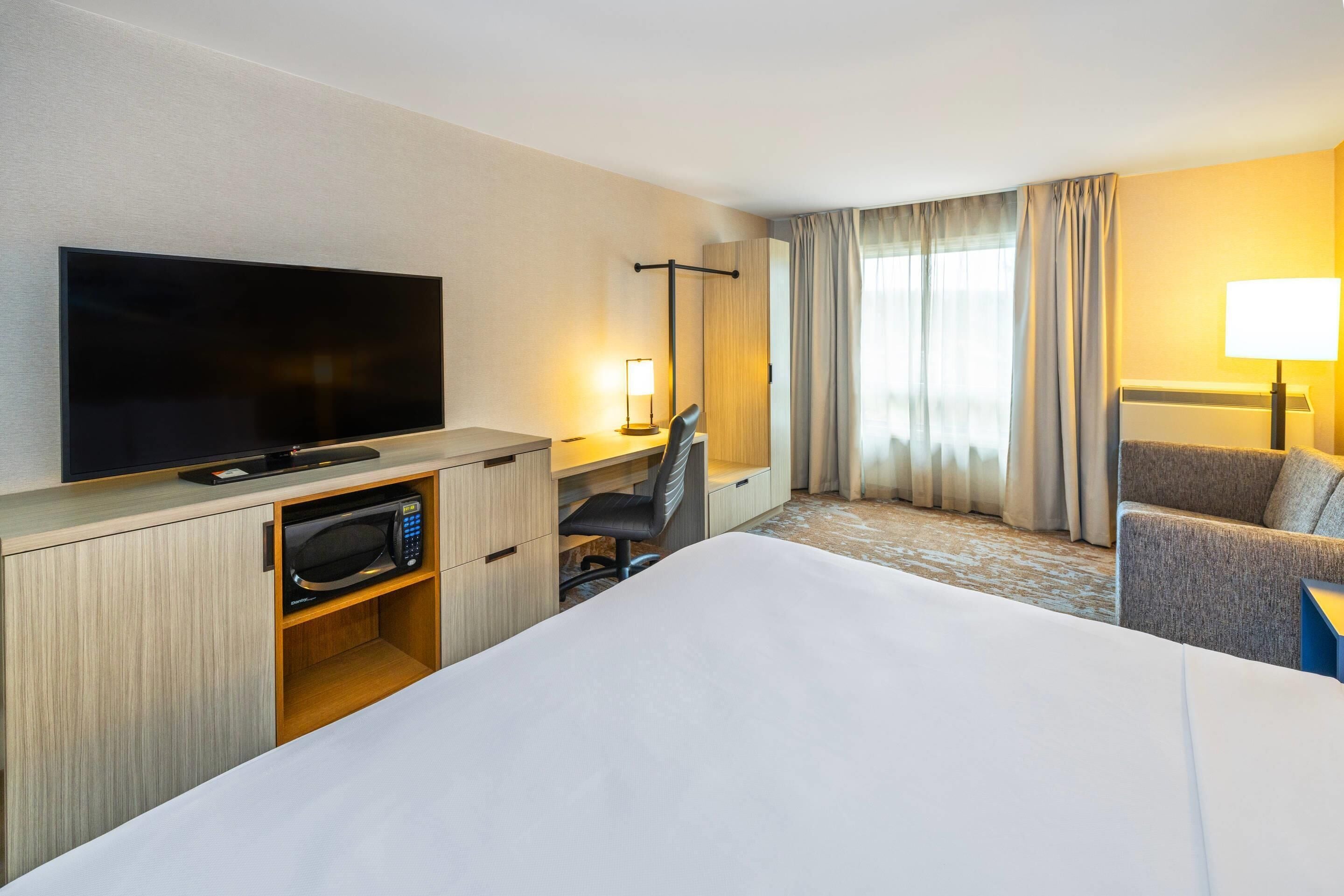 Room, 1 King Bed, Non Smoking (Upper Floor, Stair Access Only)