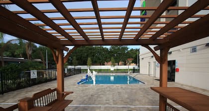 Holiday Inn Express & Suites Lakeland South by IHG